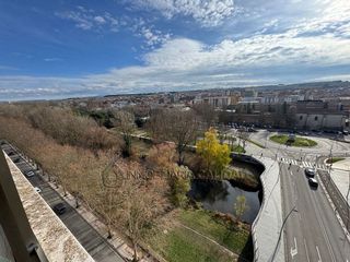 Piso en venta en Plaza España - Villa Pilar - Reyes Católicos - Vadillos en Burgos