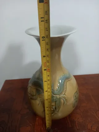 Jarra de Cerâmica com Dragão Bege