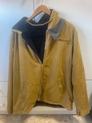 Chaqueta mostaza forro negro Talla M