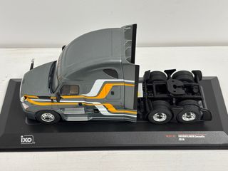 Freightliner Cascadia escala 1/43