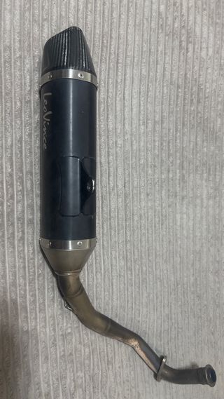 Escape LeoVince 125 con colector incluido