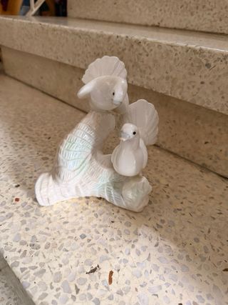 Candelabro de metal dorado y verde