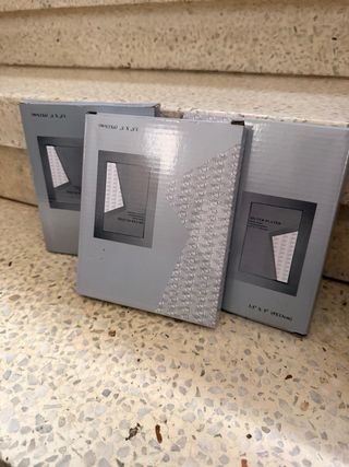 Candelabro de metal dorado y verde