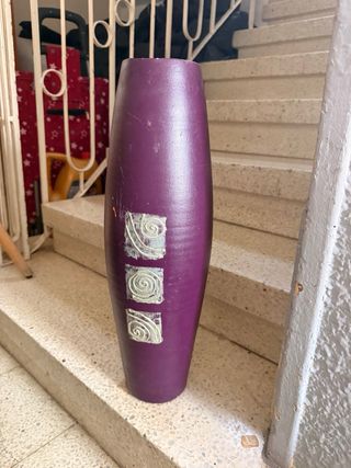 Candelabro de metal dorado y verde