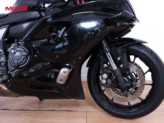 YAMAHA R7