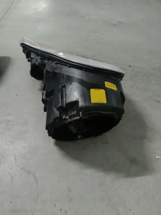 Faros delanteros derecho e izquierdo válidos para