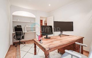 Oficina en venta en Puerto Banús en Marbella
