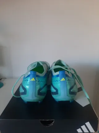 Botas de fútbol Adidas. Muy poco usada. Talla 43,5
