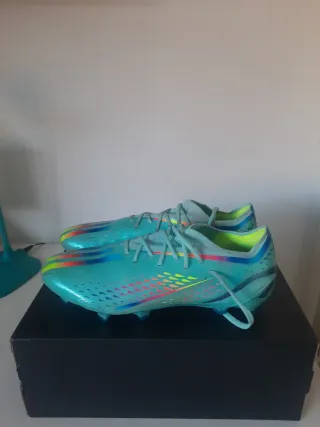 Botas de fútbol Adidas. Muy poco usada. Talla 43,5