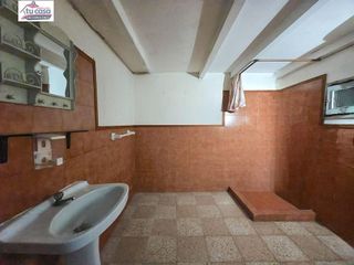 Local comercial en alquiler en Moya