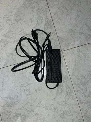 Cargador Patinete Eléctrico Negro