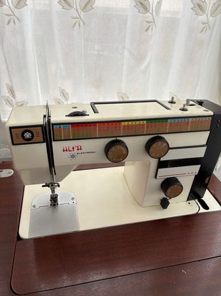 Máquina de coser y bordar Alfa