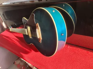 Guitarra Acústica Electrificada.