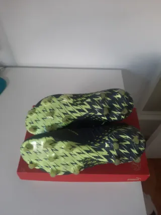 Botas de fútbol Puma Future. Talla 42.