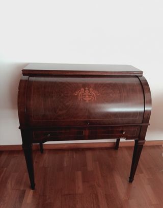 Escritorio antiguo de madera