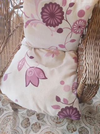 Cortina floral cojines y mantel