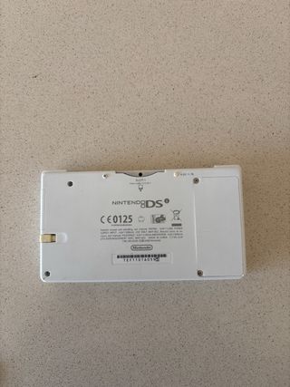 Nintendo DSi Blanca con 6 Juegos y Cargador