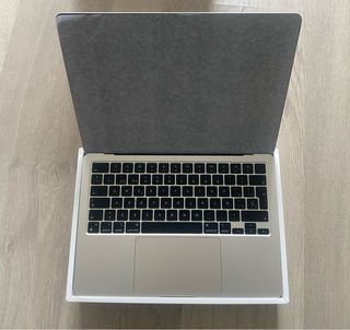 MacBook Air M3 2024