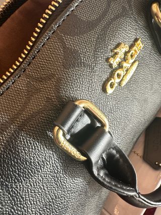 Bolso Coach Negro con Adorno de Cerezas