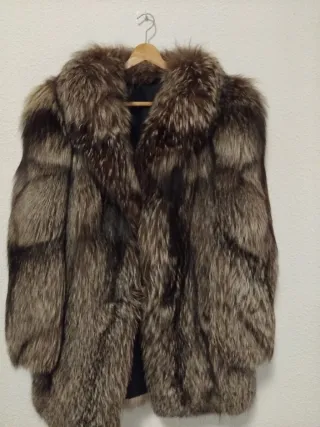 Abrigo de piel de zorro gris