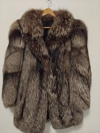 Abrigo de piel de zorro gris