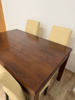 Mesa de comedor extensible y 4 sillas