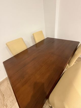 Mesa de comedor extensible y 4 sillas