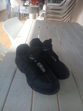 Nike Airmax 95 negras hablarme antes de comprar