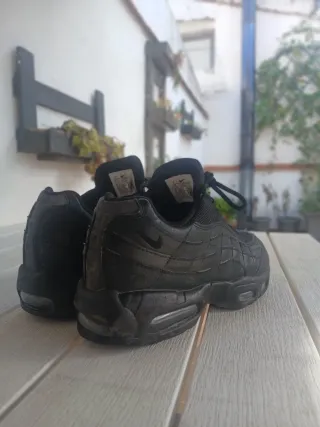 Nike Airmax 95 negras hablarme antes de comprar