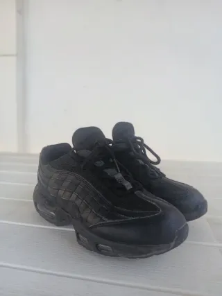 Nike Airmax 95 negras hablarme antes de comprar
