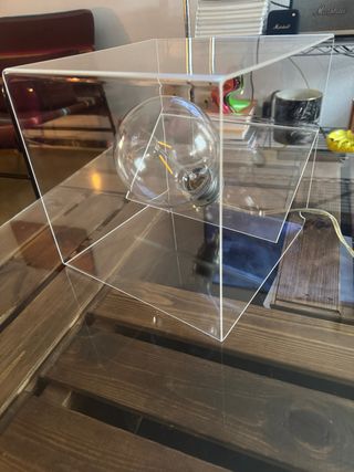 Lámpara de metacrilato moderna