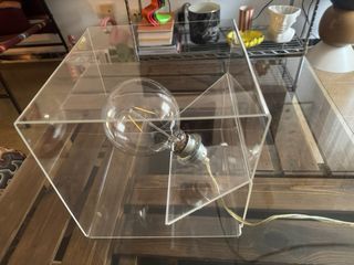 Lámpara de metacrilato moderna