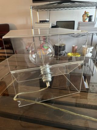 Lámpara de metacrilato moderna