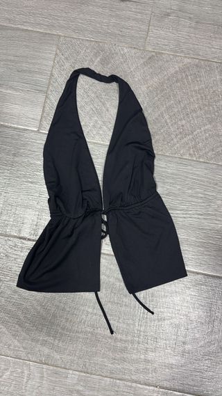 Top halter negro con cordones