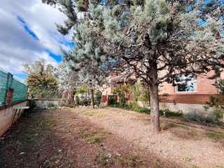 Chalet en venta en Utebo