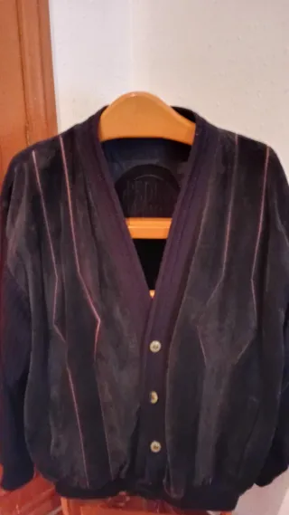 Chaqueta Negra con Rayas Rosas