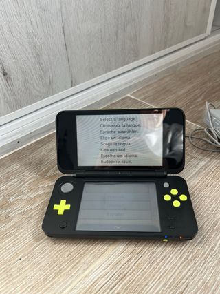 Nintendo 2DS XL Negra y Verde | PERFECTO ESTADO
