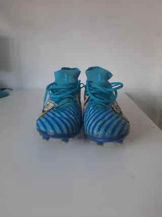 Botas de fútbol azules talla 42,5. Alta gama