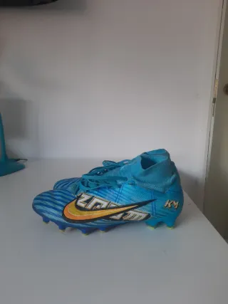 Botas de fútbol azules talla 42,5. Alta gama