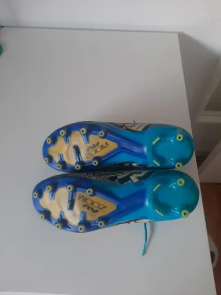 Botas de fútbol azules talla 42,5. Alta gama