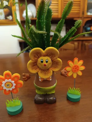 Portapiante decorativo con fiori