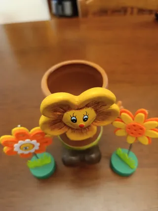 Portapiante decorativo con fiori