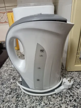 Hervidor de agua 1.7L blanco y gris