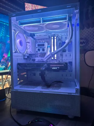 PC Gaming Ryzen 7 7800X3D + RX 9060 XT 16GB