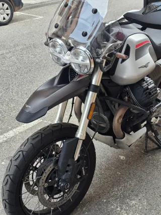 Moto Guzzi V 850 TT Gris travel
