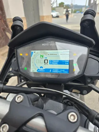 Moto Guzzi V 850 TT Gris travel