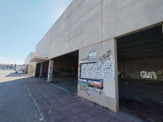 Local comercial en venta en Valdepeñas
