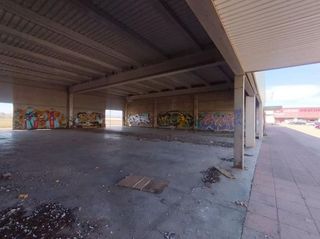 Local comercial en venta en Valdepeñas