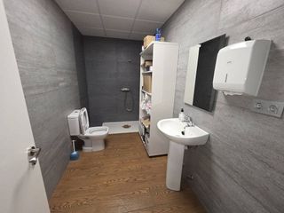 Local comercial en venta en Santa Cruz - Industria - Polígono Campollano en Albacete