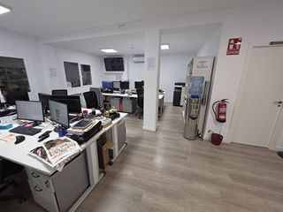 Local comercial en venta en Santa Cruz - Industria - Polígono Campollano en Albacete